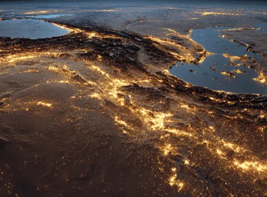 Χάρτης-νυχτερινό πανόραμα με αραιές εστίες φωτός σε Μεσοποταμία, Νείλο, Ίνδο και Κίτρινο Ποταμό.