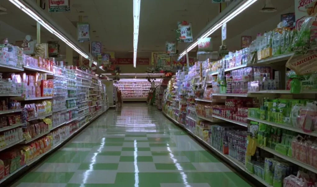 Σούπερ μάρκετ με προϊόντα χαμηλών λιπαρών και ζάχαρη στο φόντο.